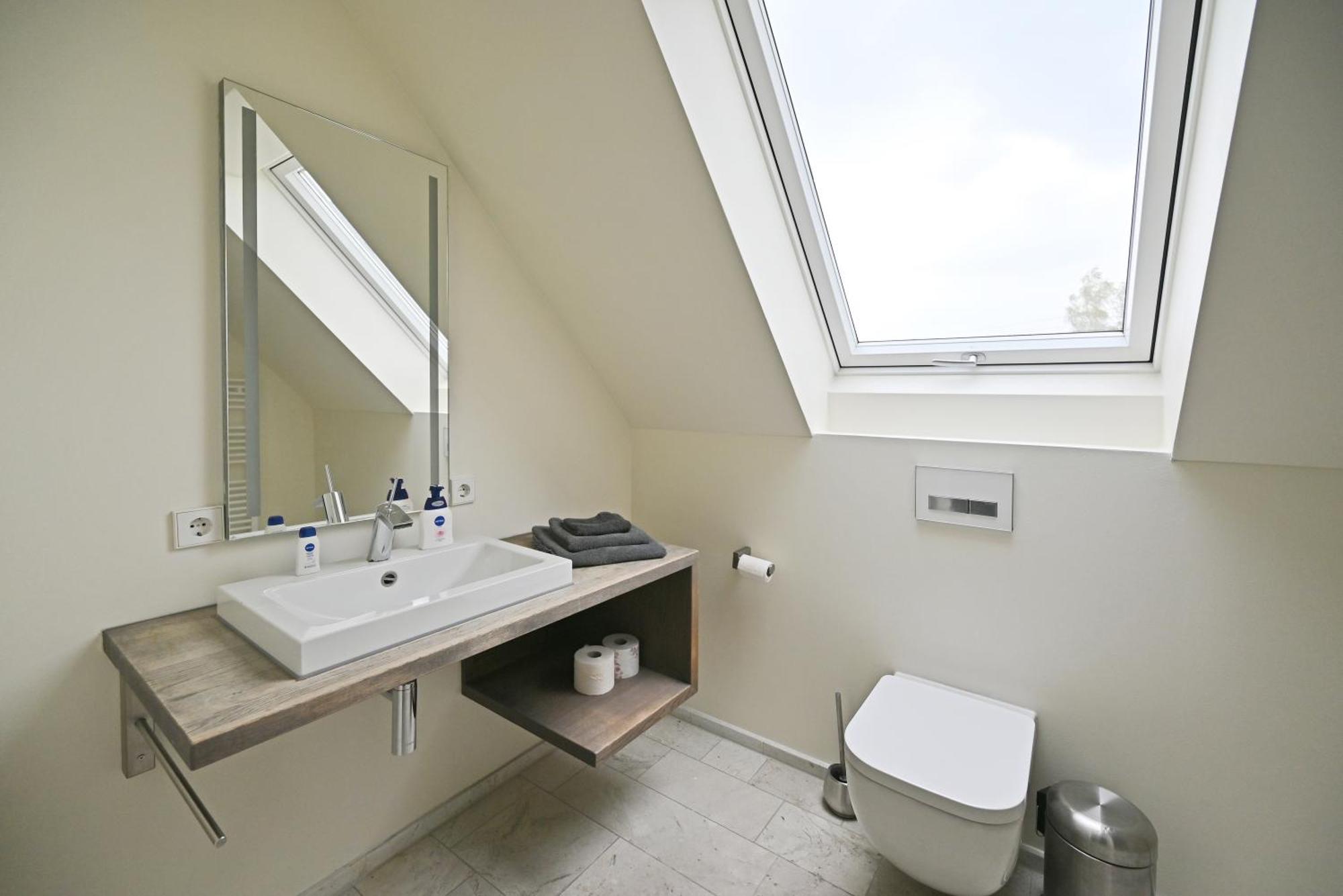 Modernes & Gepflegtes Hotelzimmer Mit Kueche! Bernstadt  Exteriér fotografie