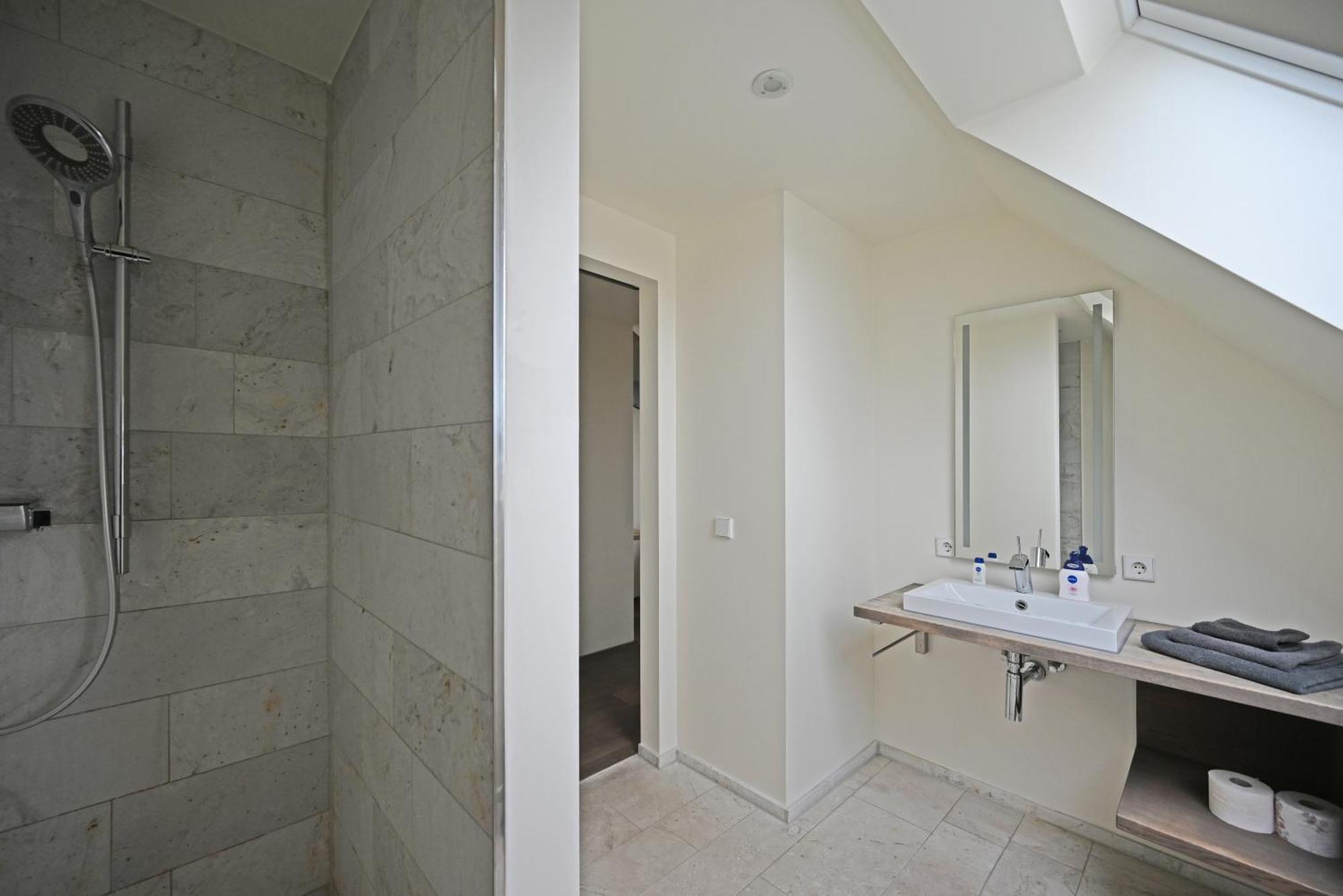 Modernes & Gepflegtes Hotelzimmer Mit Kueche! Bernstadt  Exteriér fotografie