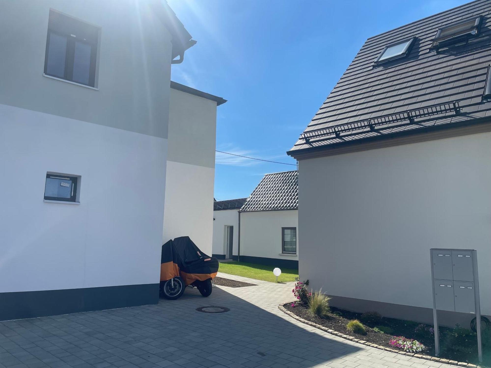 Modernes & Gepflegtes Hotelzimmer Mit Kueche! Bernstadt  Exteriér fotografie