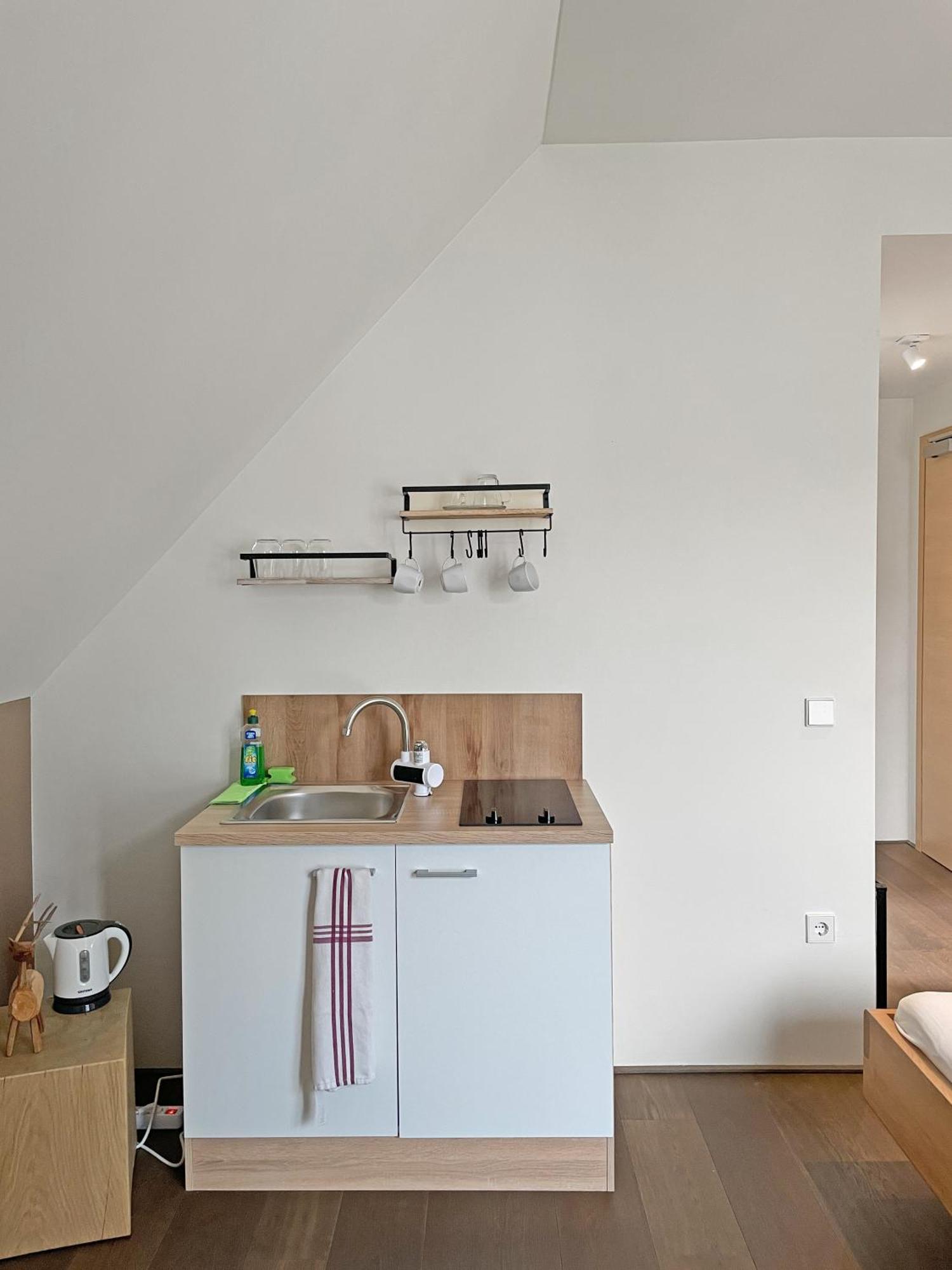 Modernes & Gepflegtes Hotelzimmer Mit Kueche! Bernstadt  Exteriér fotografie